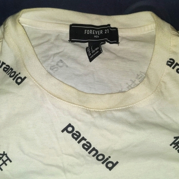 White "paranoid" shirt sleeve shirt with foreign lettering in black. - Picture 5 of 6